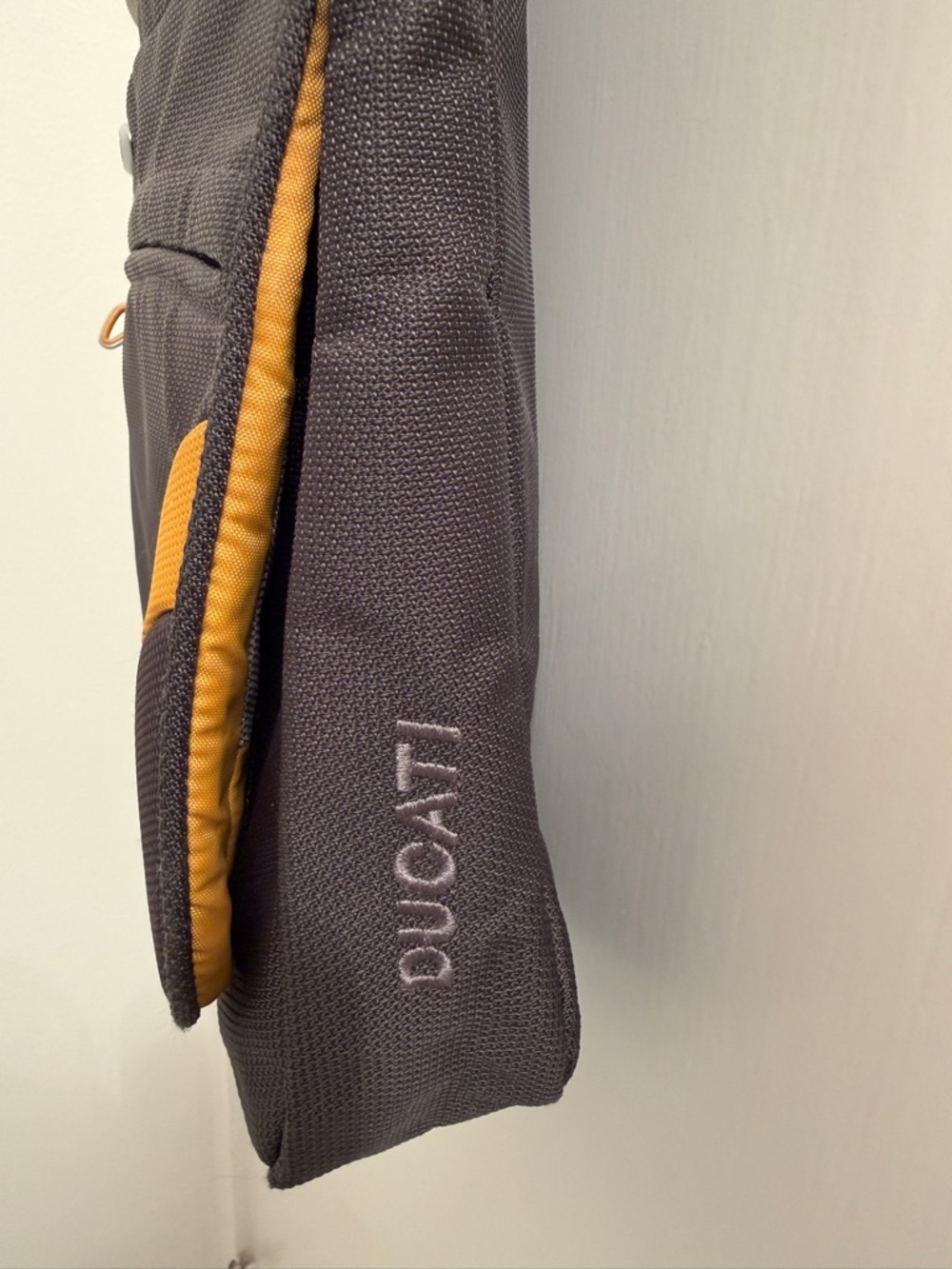 Tumi Ducati Crossbody Messenger Bag Very Good Condition - Picture 7 of 14